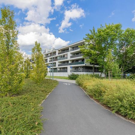 Metro Targowek Spacious Apartment With Parking By Noclegi Renters Варшава Екстериор снимка