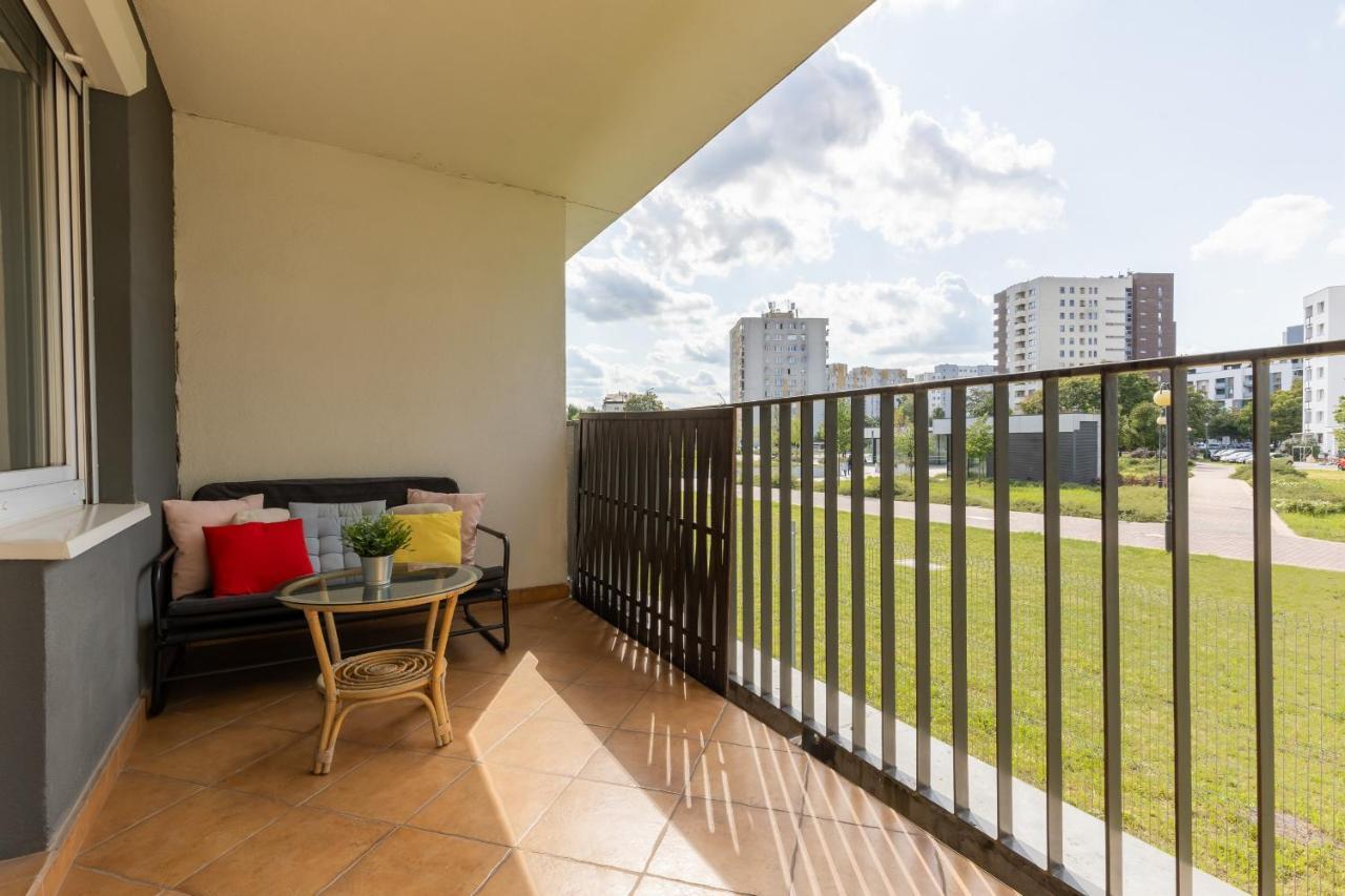 Metro Targowek Spacious Apartment With Parking By Noclegi Renters Варшава Екстериор снимка