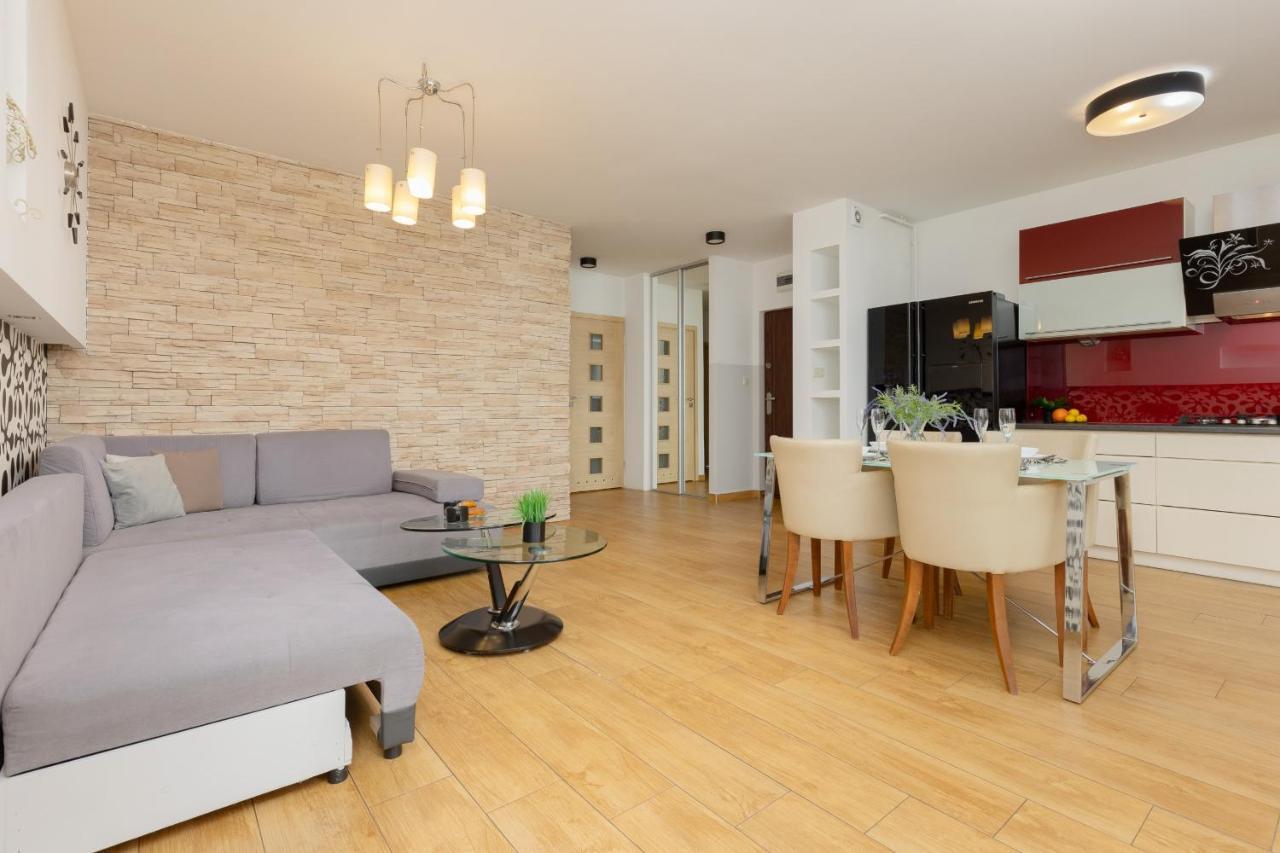 Metro Targowek Spacious Apartment With Parking By Noclegi Renters Варшава Екстериор снимка